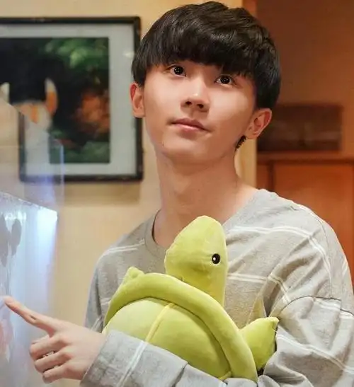 少年成名的马嘉祺:戴其冠承其重;天道酬勤,未来可期