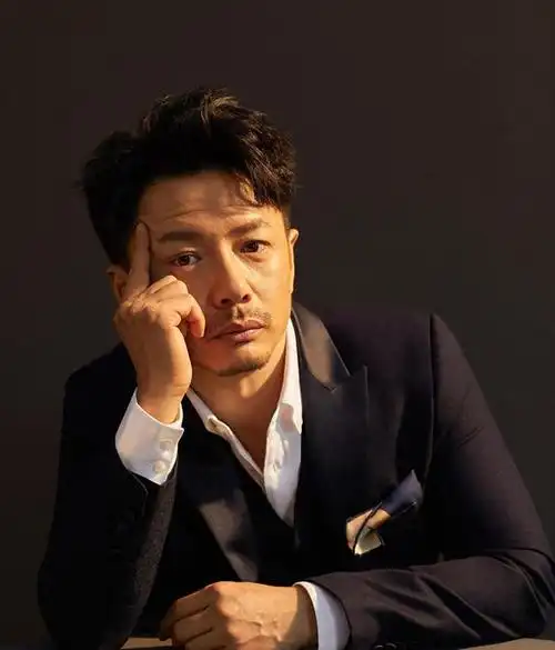 "性张力"拉满的10位男星,各个痞,邪,欲,不愧是行走的荷尔蒙