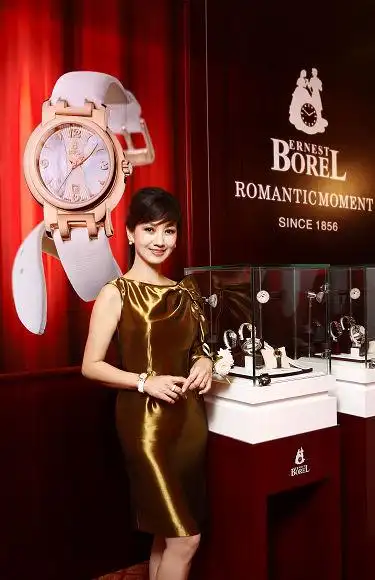 瑞士依波路表上海旗舰店开业 赵雅芝盛装代言