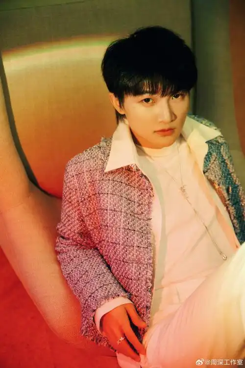 善用无辜的眼神90转载了@周深工作室的微博图片