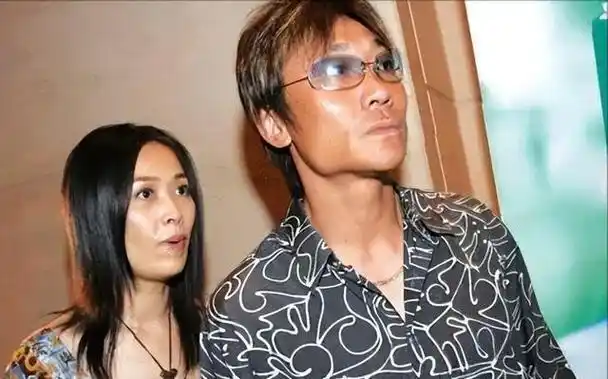 那英:跟高峰同屋10年,才发现他有私生子,她带娃立马嫁给他兄弟