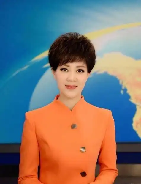 中央电视台主持人李平