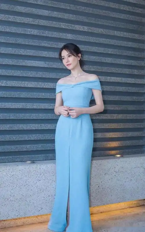 高圆圆当妈后更养眼穿红色连衣裙亮相换了波波头发型又美又甜