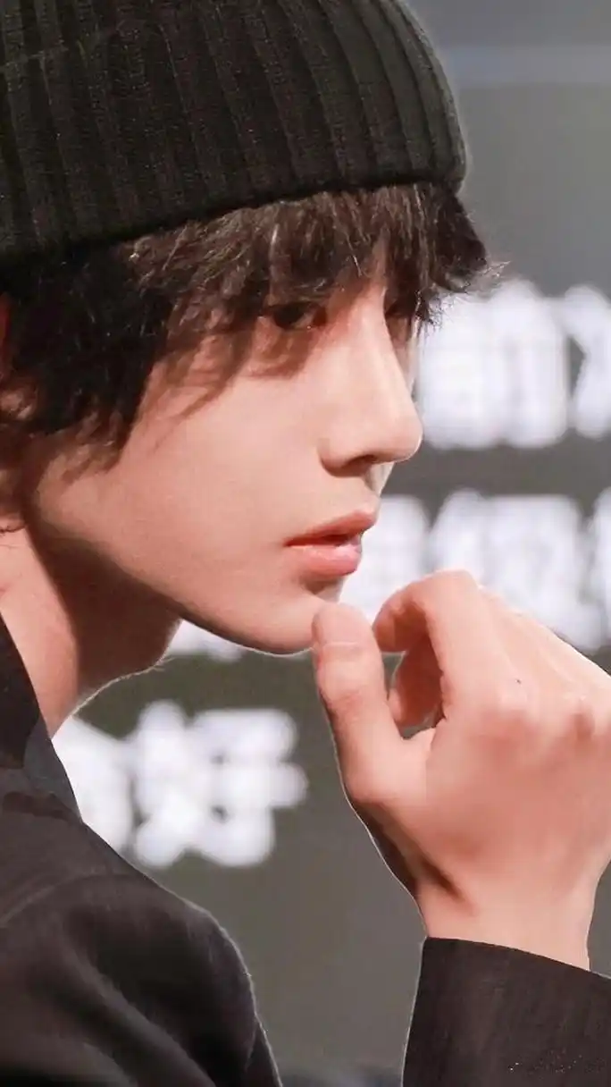 王一博侧脸一般