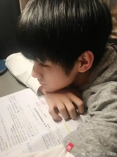 我们中国小孩张真源就是要好好学习天天向上每天写作业71