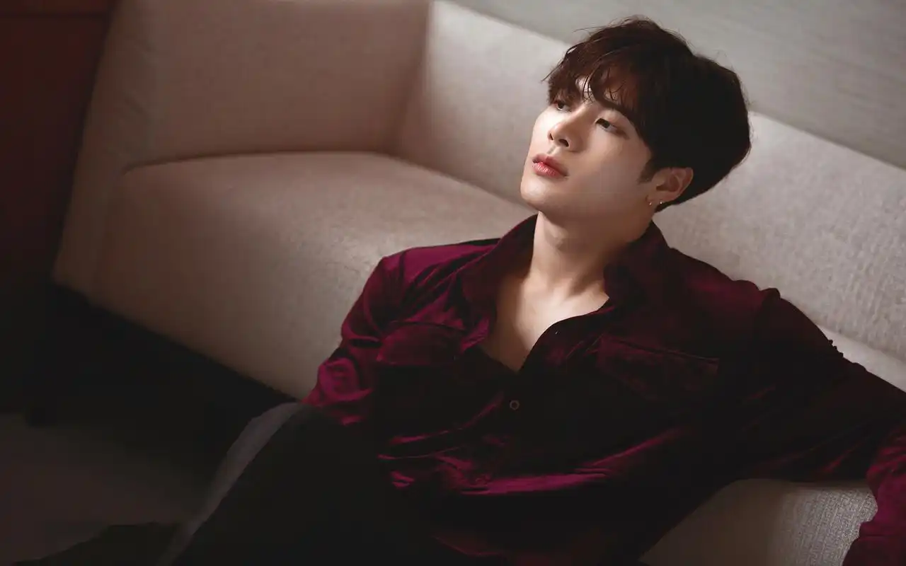 王嘉尔帅气写真高清图片桌面壁纸