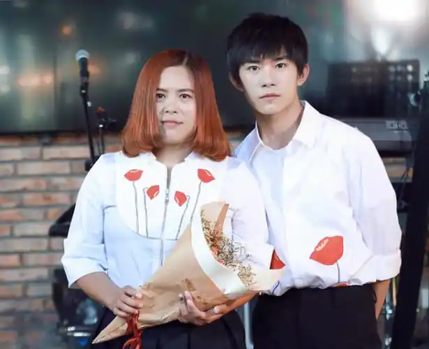 易烊千玺青梅竹马阿深照片-男明星网