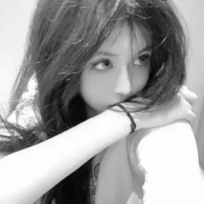 qq黑白头像女生真人高清图片