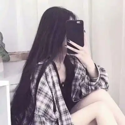 女生拿手机遮脸头像 女生拿苹果手机头像 - 女生头像 - 潮人个性网