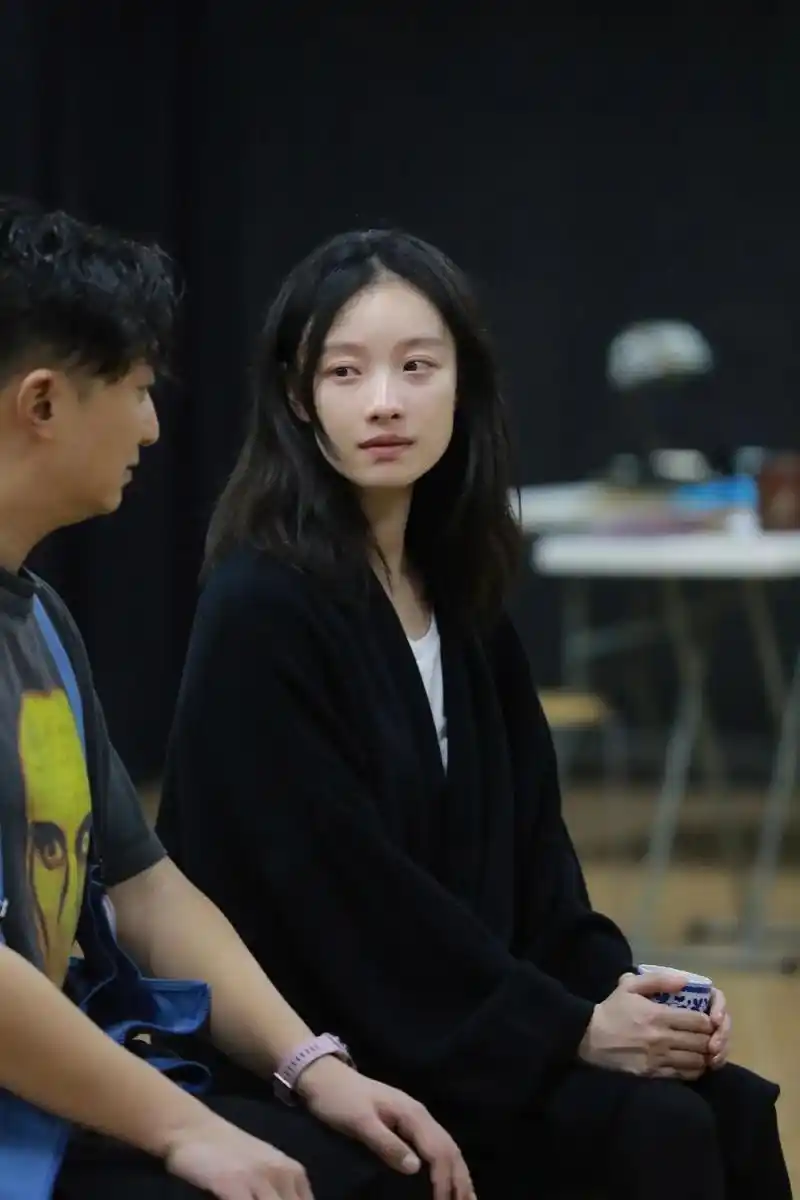 倪妮 #倪妮素颜 素颜好美,真实大方,皮肤好好哦.话剧的倪 - 抖音