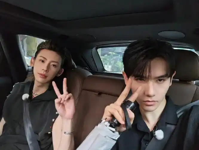 小鬼王琳凯音你而来#捡到两张合照92