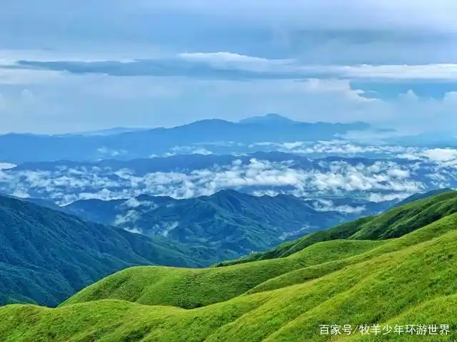 武功山 云雾缭绕的武功山,行走在高山草甸之上,白云在脚下缓缓移动