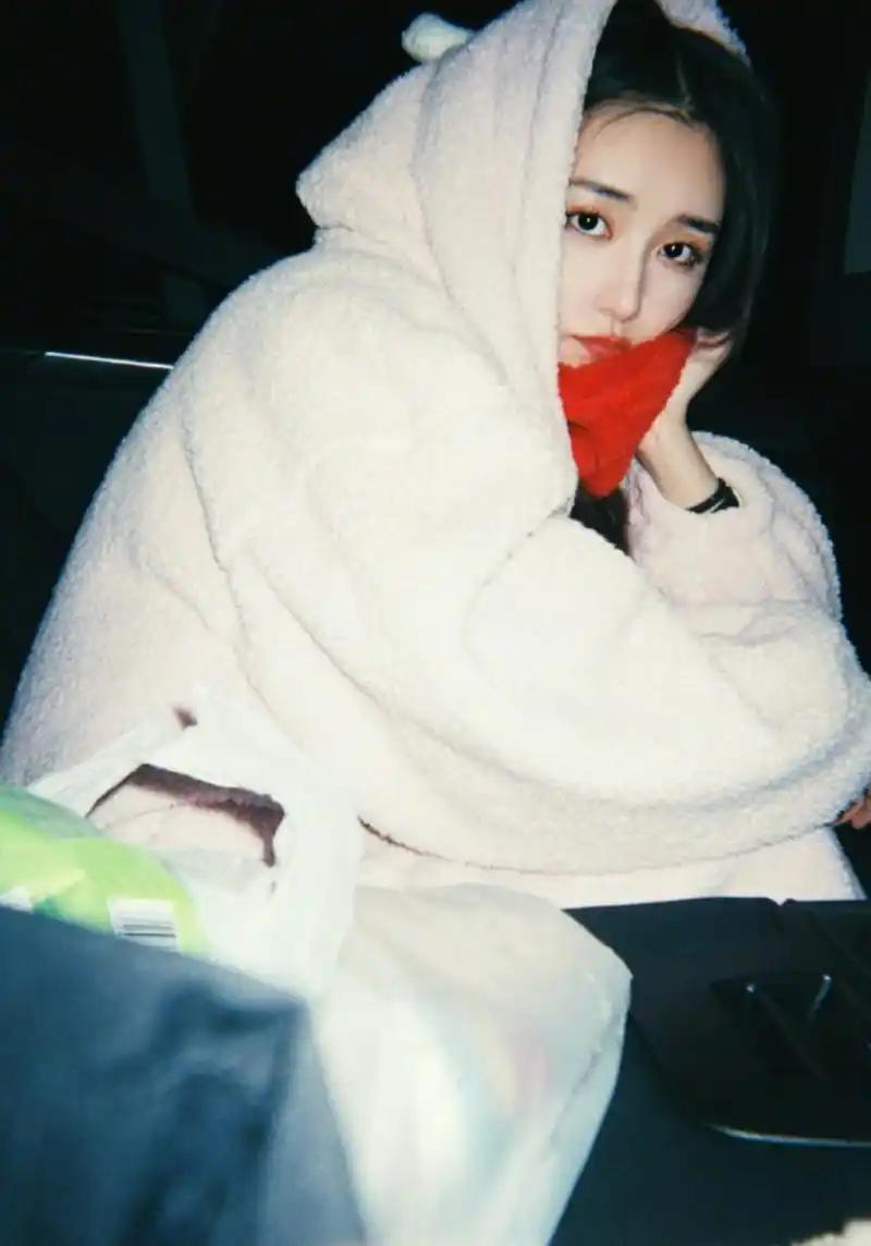 蒋依依# #蒋依依穿搭# 是可爱软糯的小熊.