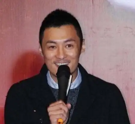 中国广告网 模特 流行发式  2,子弹头      子弹头是把两边的头发剪短