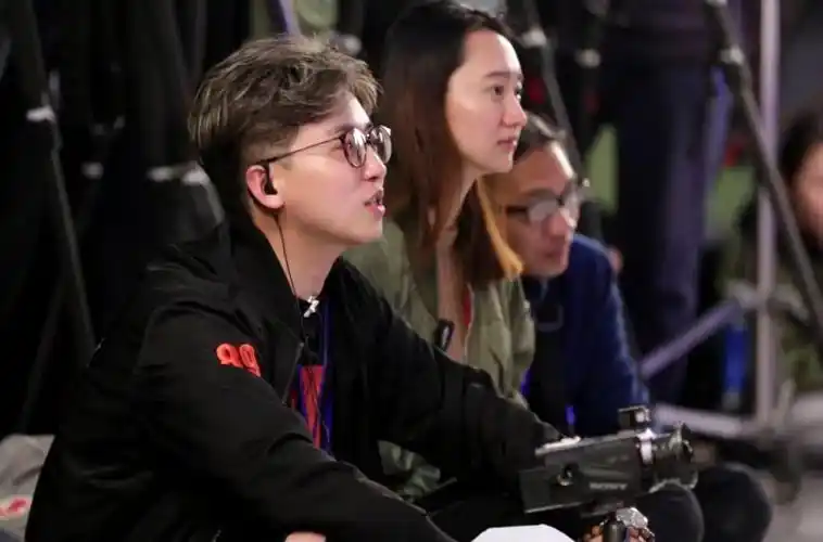 原创奔跑吧导演姚译添被质疑节目中爱怼明星把自己推向争议风口