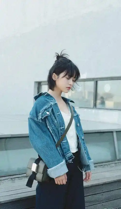 原创沈月出道成名谜团重重演技一般还能上舞台身高更是未解之谜