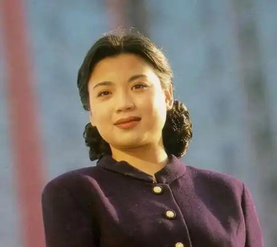 1,张也的现任丈夫是关锦鹏.