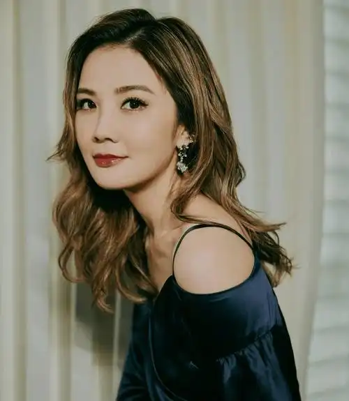 蔡卓妍追星成功,留言周星驰获本尊回复,邀请其私下喝糖水_合作_账号