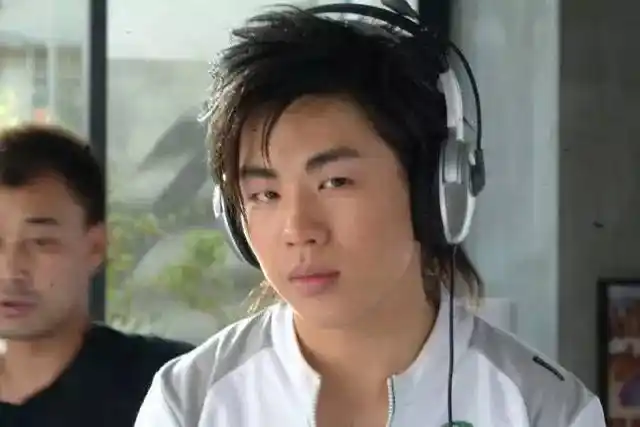 凤凰网娱乐讯 5月10日晚,胡彦斌在微博上po照,可照片中却只有他一 ""