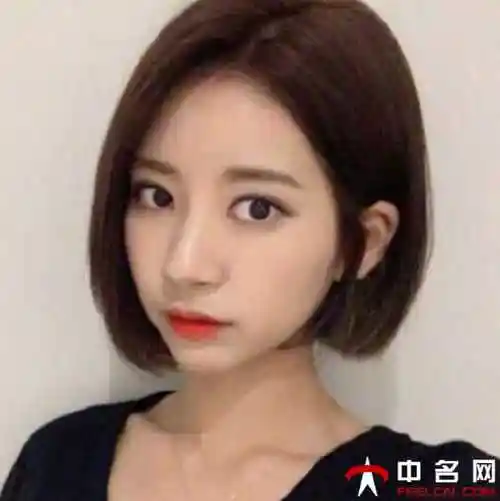 中分直短发女生发型中分直短发是你的菜吗