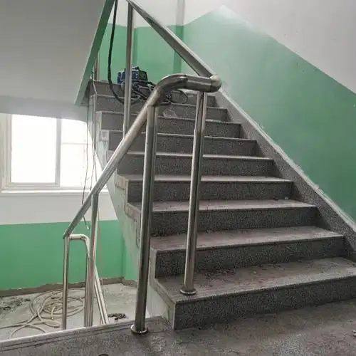 楼梯扶手制作安装中
