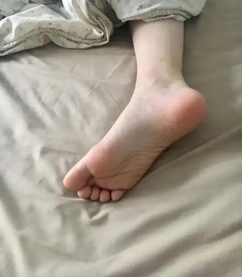 脚_ 足妹 人物 女装 封面 电影 #女生头像 #微信头像 #qq头像 怀旧 动