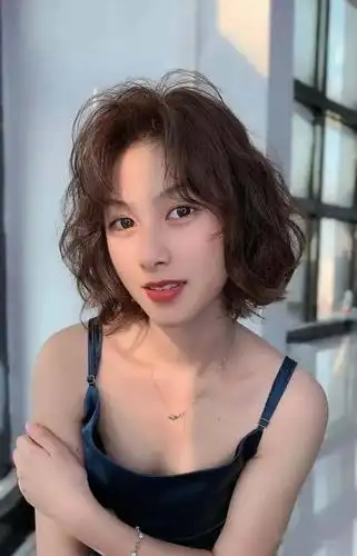 2021高人气烫短发最好看