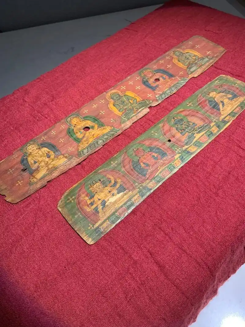 贝叶经的光环.分享两页古代贝叶经,古格早期的作品,看到就是一 - 抖音