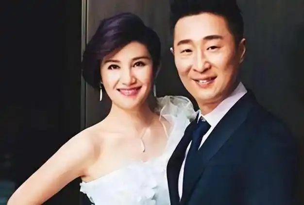 她是最美军花,却嫁其貌不扬丈夫,39岁生子,了却公公一生的遗憾|闫妮