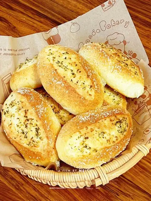 香味浓郁的蒜香软法棍00面包