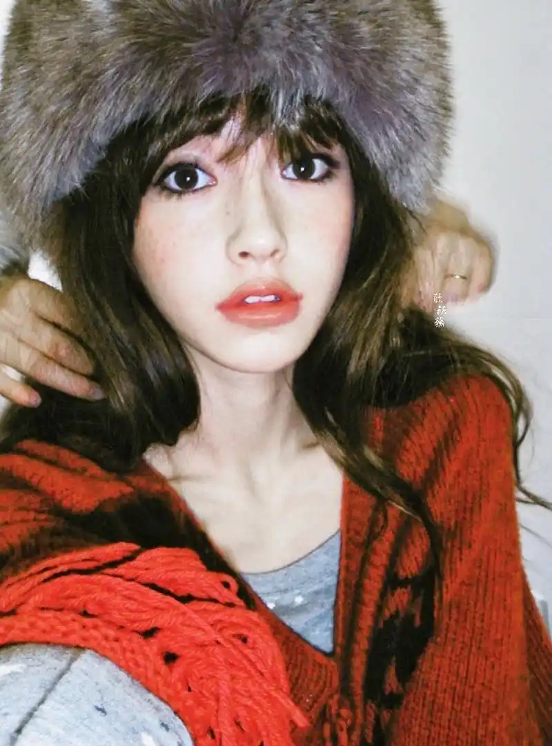 早期的杨颖美的好灵动,混血感确实强,脸真的是无敌了,人间芭比,她的