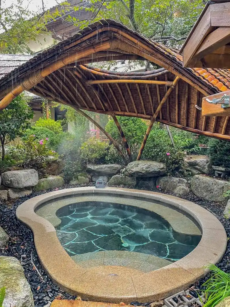 武功山脚下泡温泉7615绝美温泉酒店.