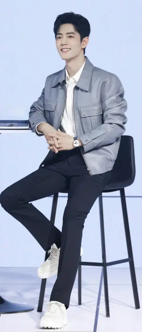 苏战超话#肖战工作室星期六出图##肖战真力时品牌代言人#用心感受全身