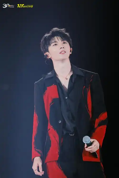 时代少年团海口演唱会舞台照##时代少年团海口演唱会个人舞台照