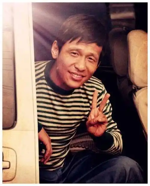 11年了,宋小宝成名后抛弃发妻,转身娶年轻粉丝,如今生活怎样_家人