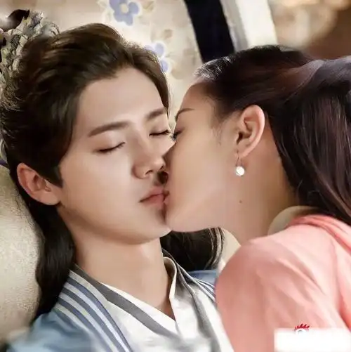 鹿晗公开承认两人关系绝密私密照曝光 鹿晗迪丽热巴最新消息