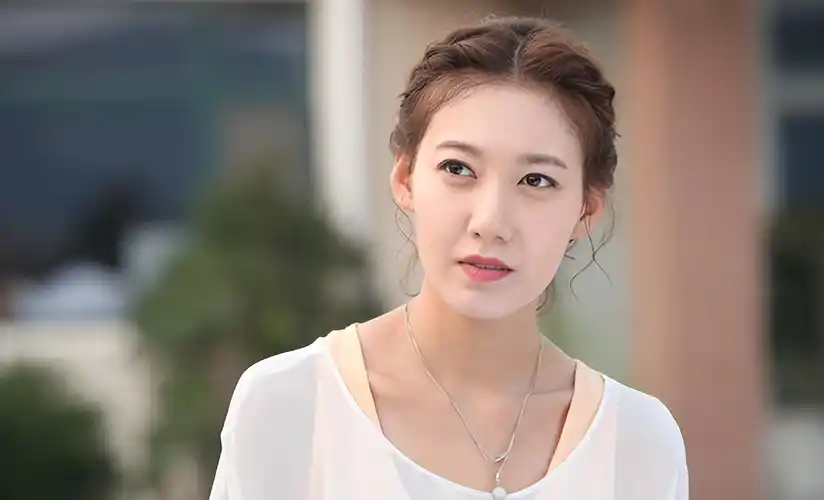 演员高露,出道多年零绯闻,不争不抢专心拍戏,现已成为幸福宝妈_生活