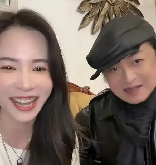 离婚七年,马景涛首次与前妻同框为儿庆生,一家四口画面温馨