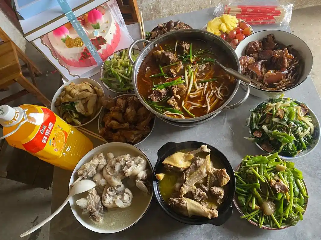 回家陪妈妈过个生日,给妈做顿好吃的饭菜 年少不知父母恩,懂时 - 抖音