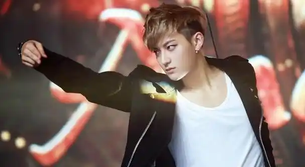 回顾善良的黄子韬:走红后不忘聋哑的发小,把他留在身边当助理