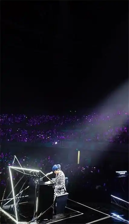 抖音一束光高清无水印图片关于一束光的图片素材