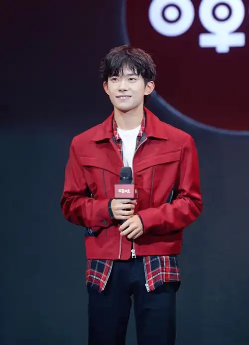 【盘点】易烊千玺2019年带来多面惊"玺",2020前路遂心亦将与你同行