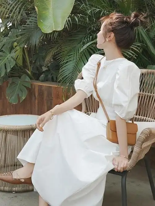 肩宽女生穿搭攻略 这个夏天拒绝魁梧