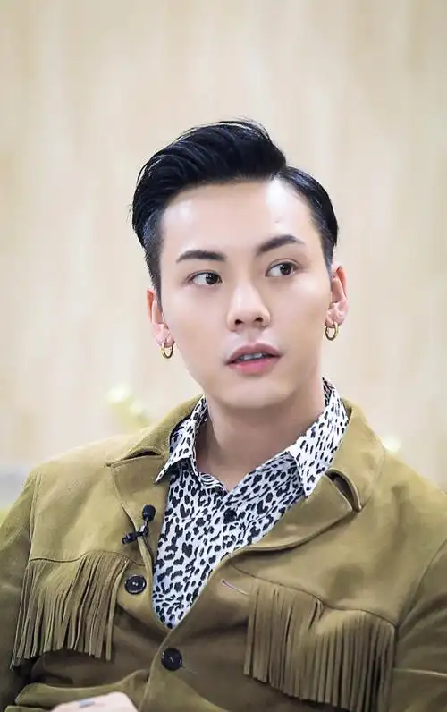 陈伟霆魔性笑容帅气写真