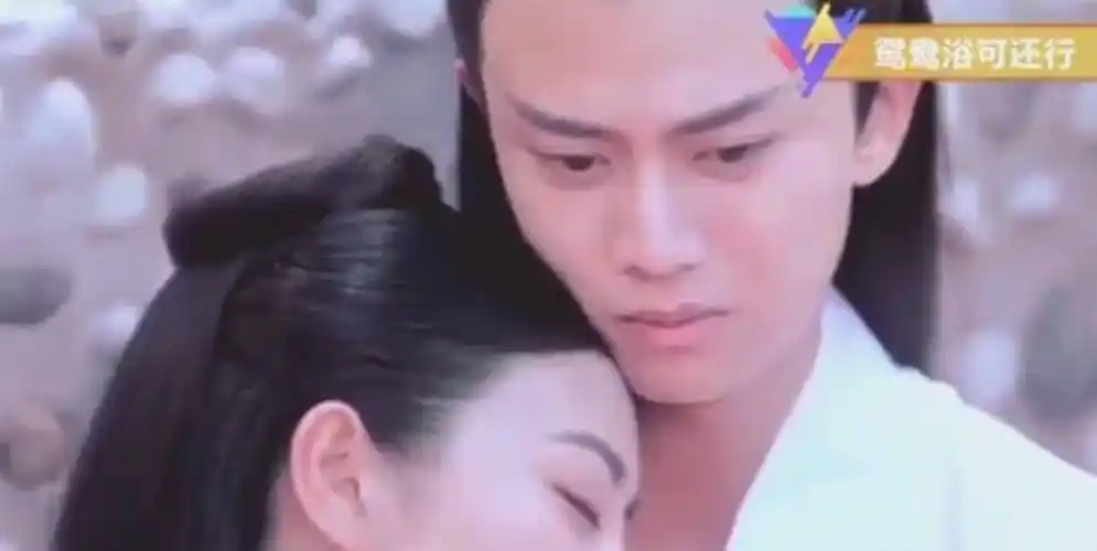 之前任嘉伦跟景甜拍摄古装剧《大唐荣耀》时,两人有一幕是在水中拍的