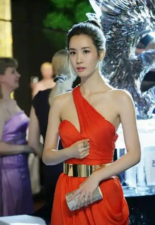 当初艳压宋慧乔,却因整容成为"网红"的她:这次终于美回来了_李多海