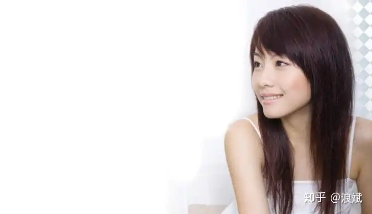 在叶念琛「爱的三部曲」里面,由邓丽欣所饰演的阿宝,代表的是更为年轻