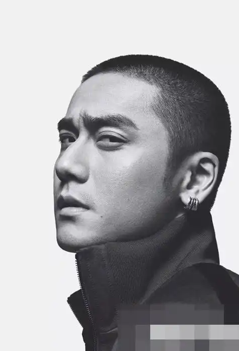 男生剃帅气板寸头短发演示干练利索帅气短发呈现