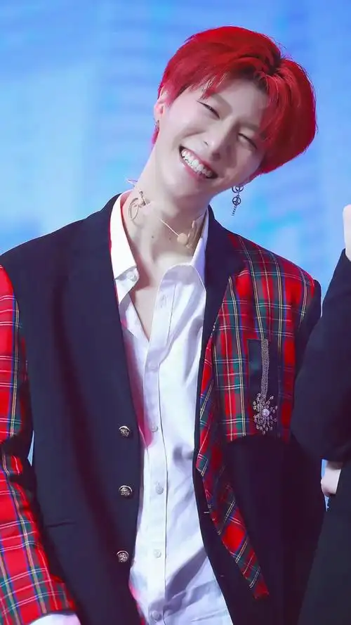 红发的范丞丞,好阳光,好贵!范丞丞