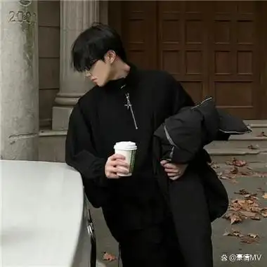 氛围感男生头像小众2024最新_慵懒感男头真人意境图片